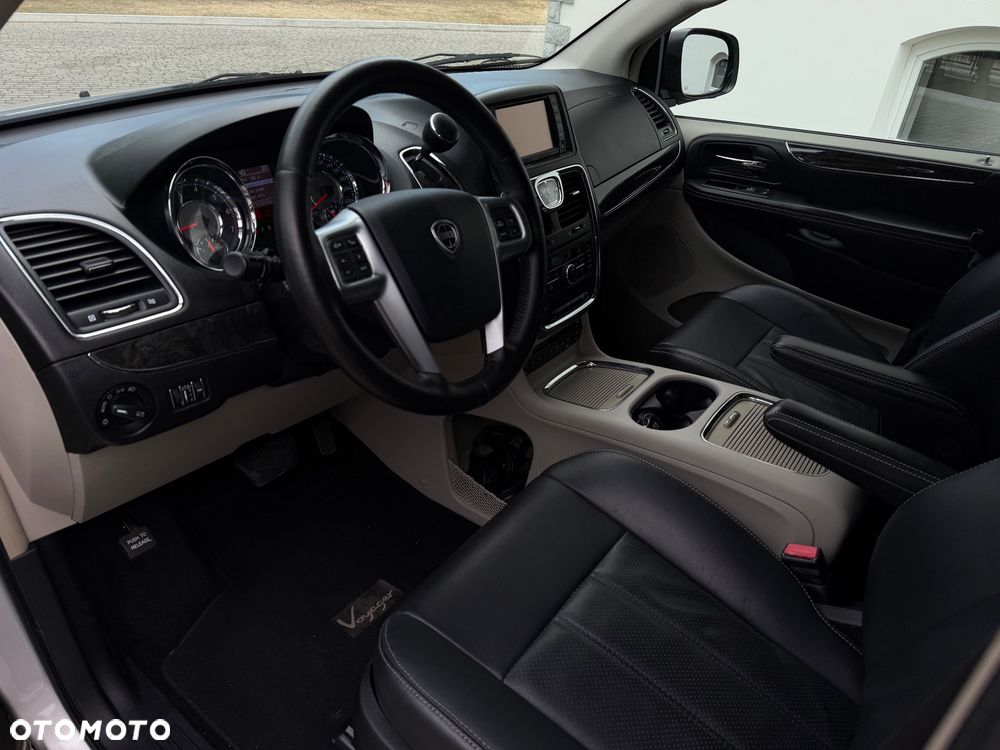 Lancia Voyager 3.6 Silver Euro6 - 25