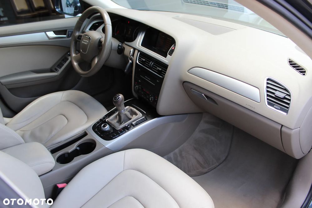 Audi A4 Avant 2.0 TDI e DPF Ambiente - 24