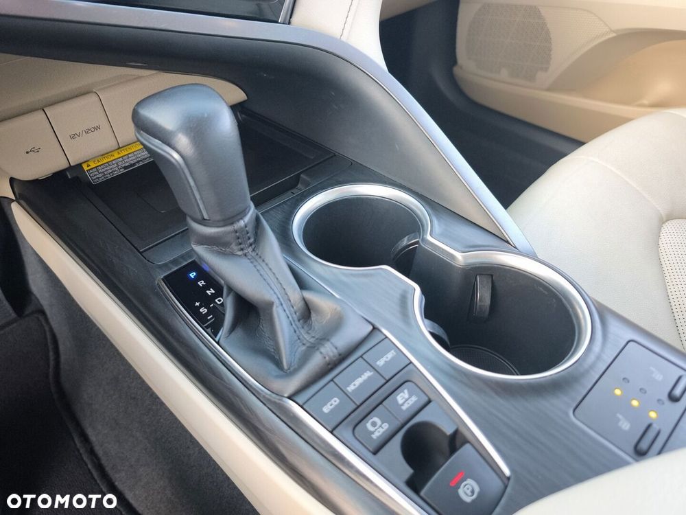 Toyota Camry 2.5 Hybrid Executive CVT - 20