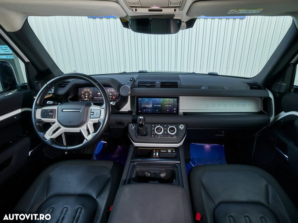 Land Rover Defender 110 2.0L D240 S - 12