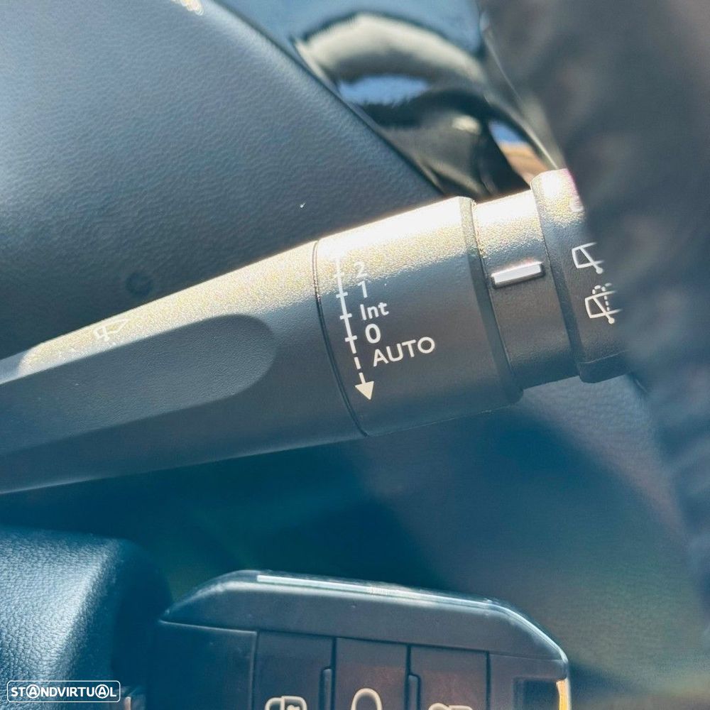Peugeot 208 PureTech 82 Stop & Start Signature - 18