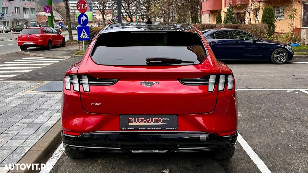 Ford Mustang Mach-E - 8