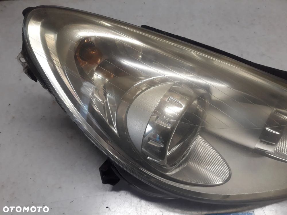 LAMPA PRAWY PRZÓD OPEL CORSA D 2010r HB 3D  89391390 - 3