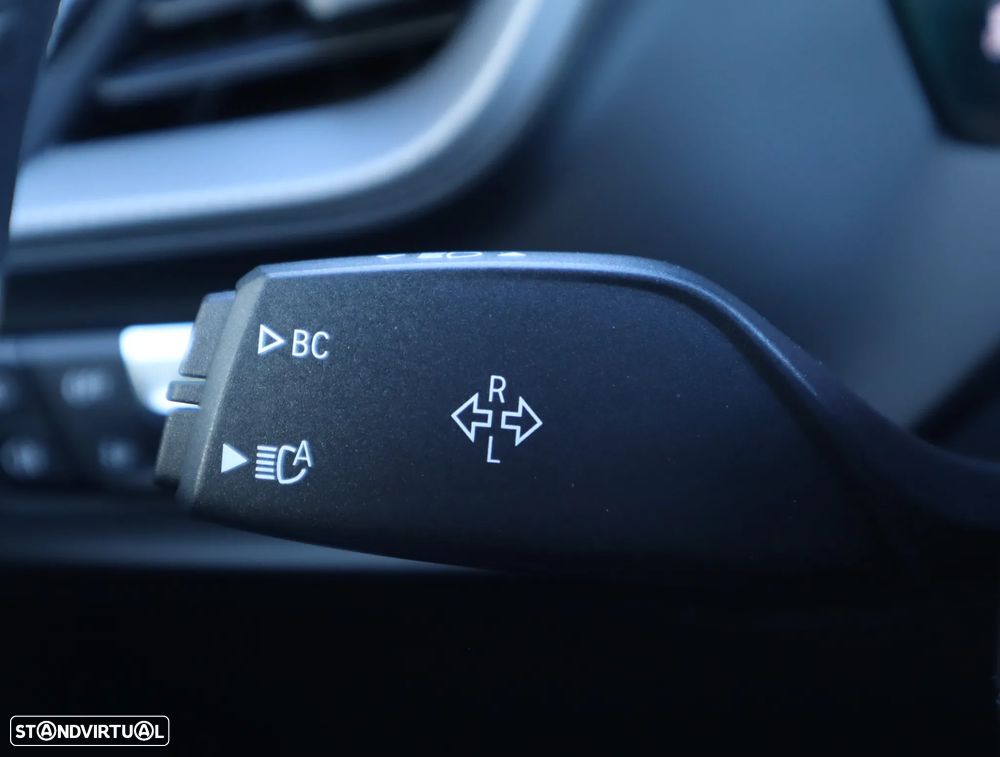 BMW 116 d Pack Desportivo M Auto - 35