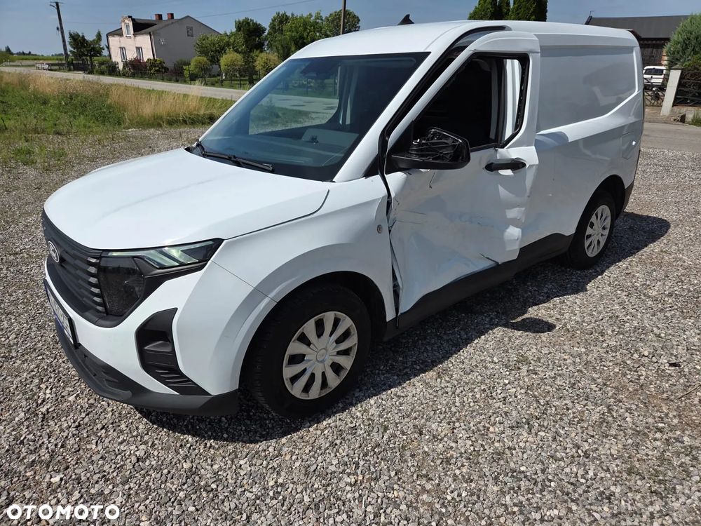 Ford Transit Courier - 17