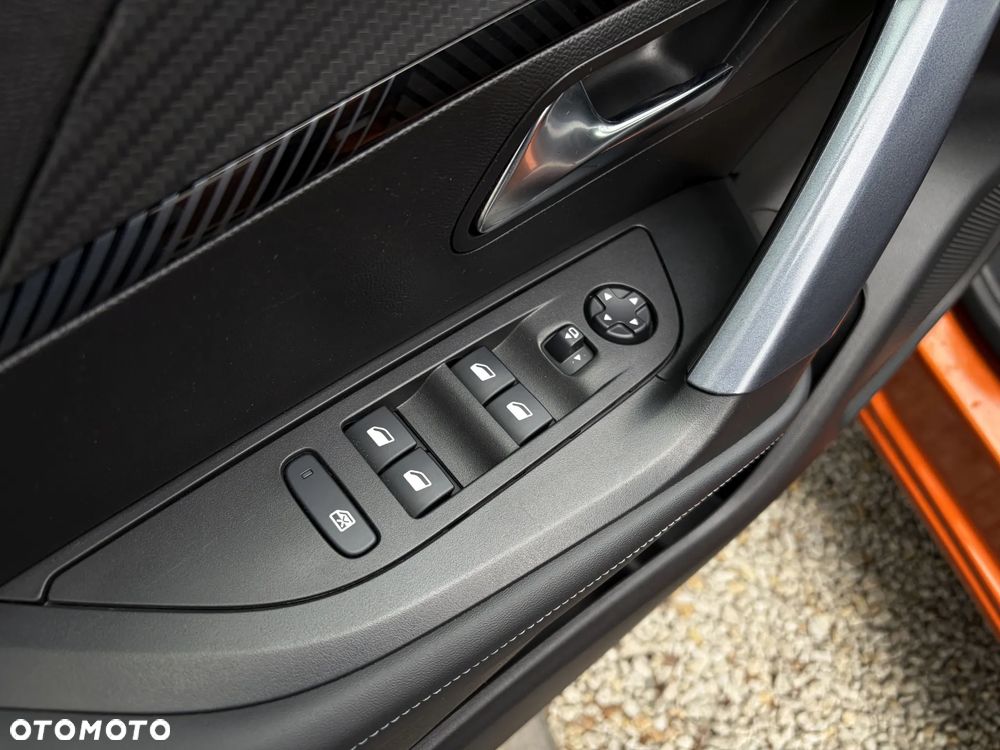 Peugeot 2008 1.5 BlueHDi Allure Pack S&S EAT8 - 32