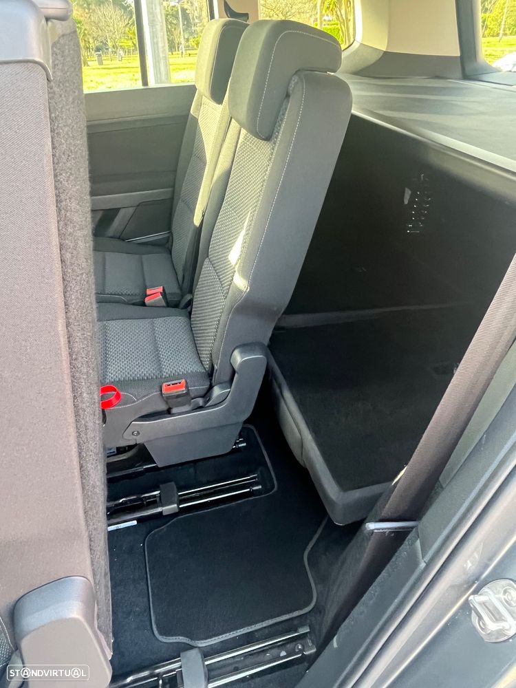 VW Touran 1.6 TDI Confortline - 23