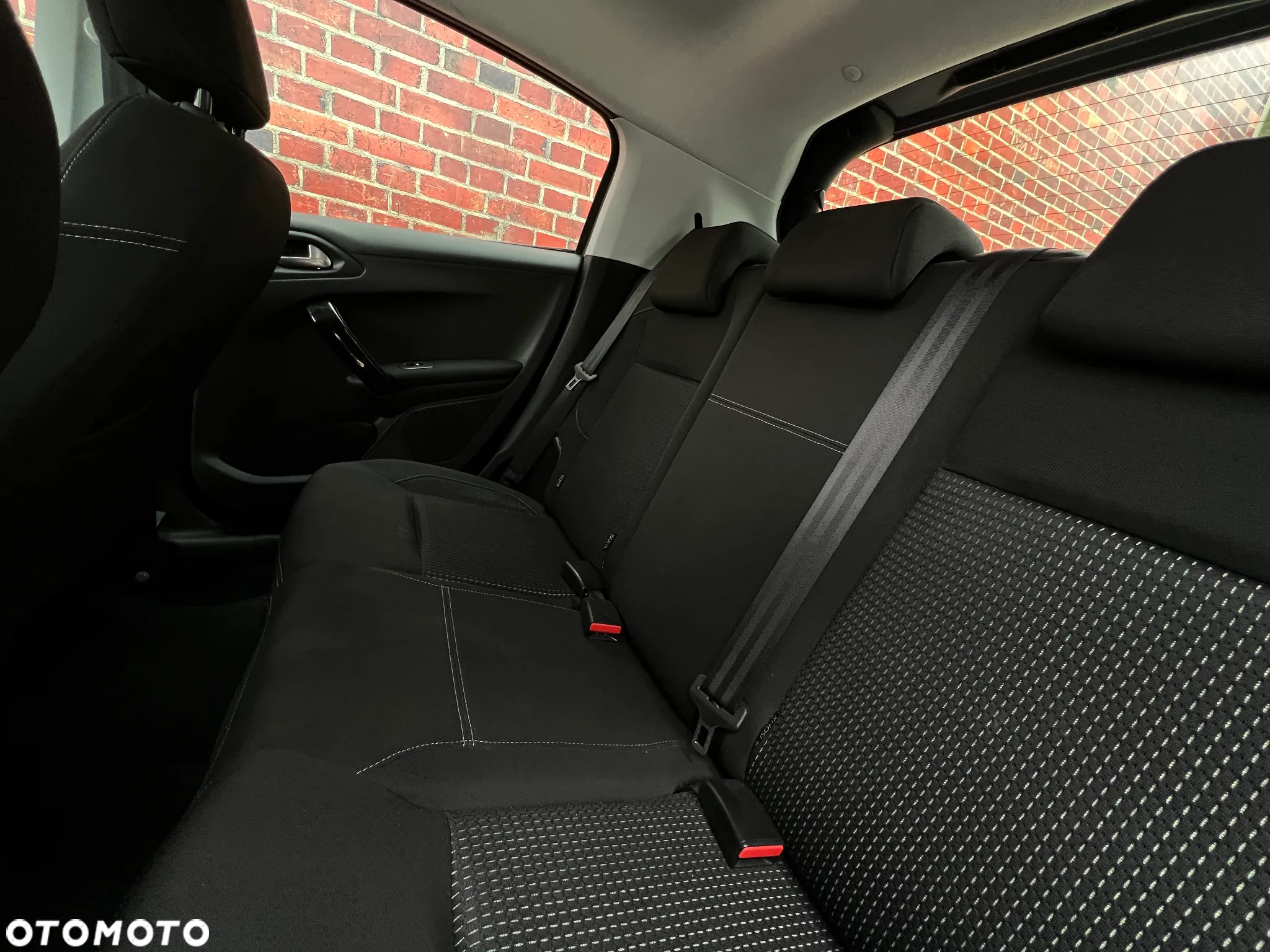 Peugeot 208 - 17