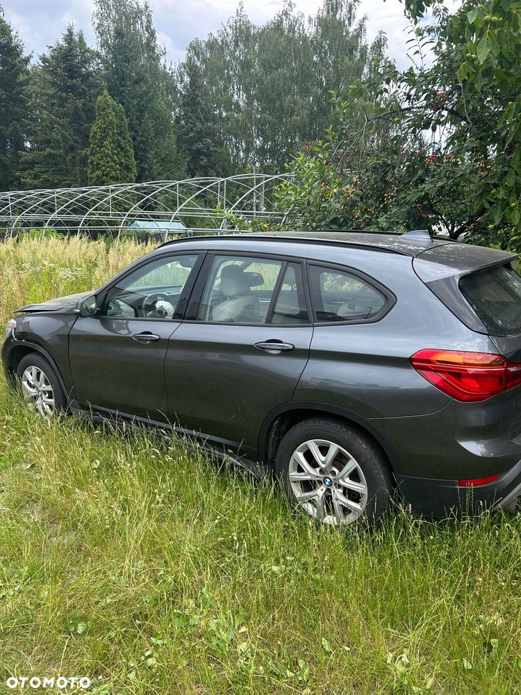 BMW X1 xDrive20i Sport Line - 2
