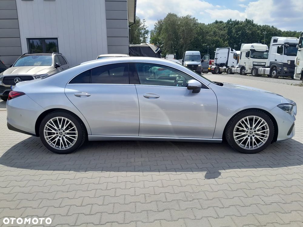 Mercedes-Benz CLA 180 Progressive 7G-DCT - 7