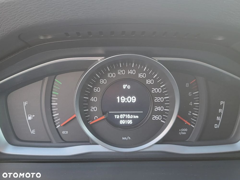 Volvo V60 T4 Momentum - 9