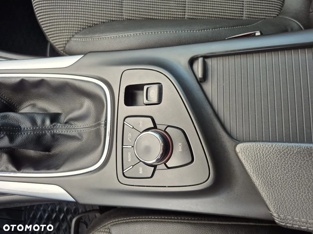 Opel Insignia - 8