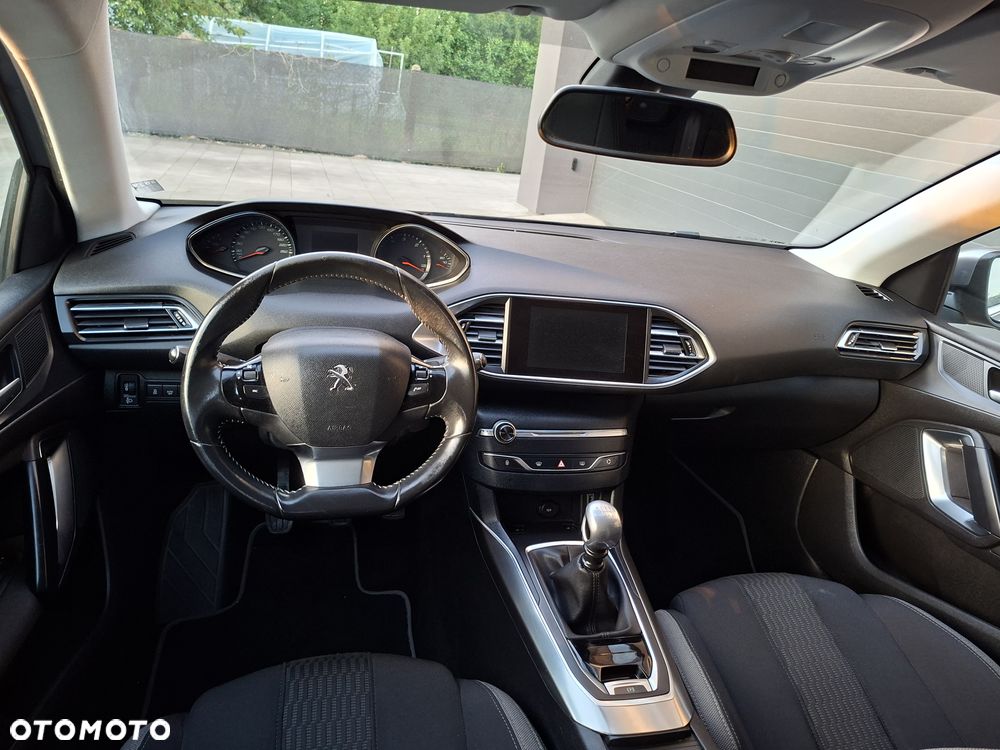 Peugeot 308 - 8
