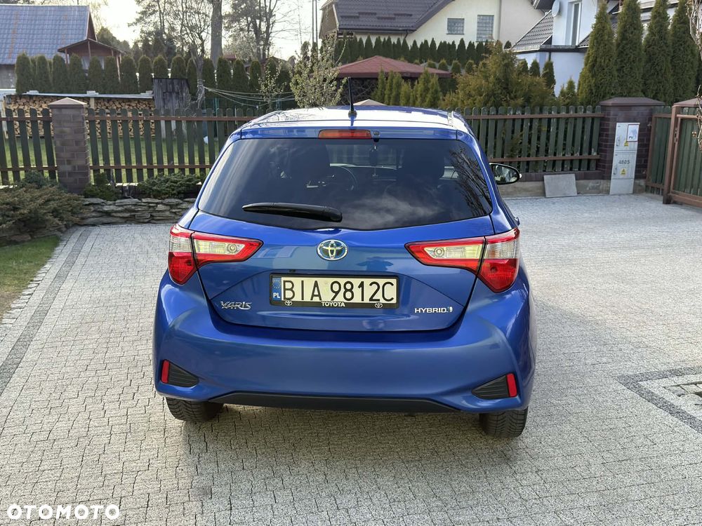 Toyota Yaris Hybrid 100 Premium - 5