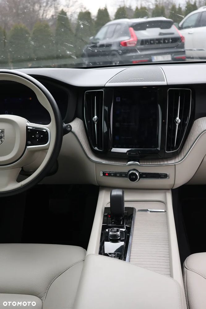 Volvo XC 60 T8 AWD Recharge Plus Dark - 23