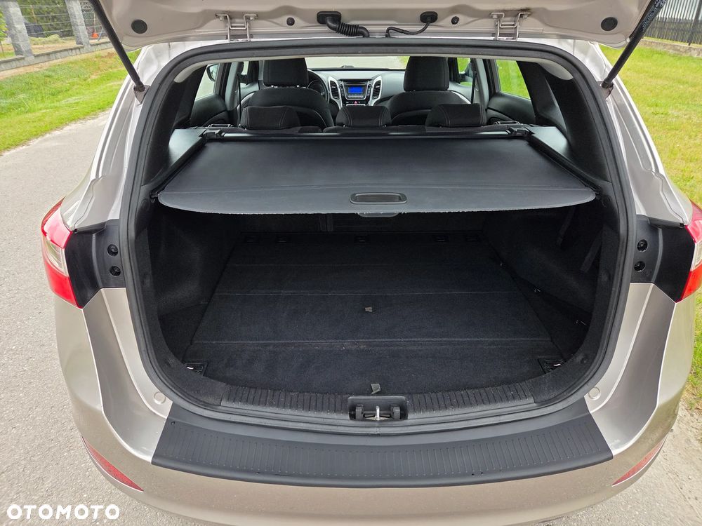 Hyundai i30 blue 1.6 CRDi Trend - 13