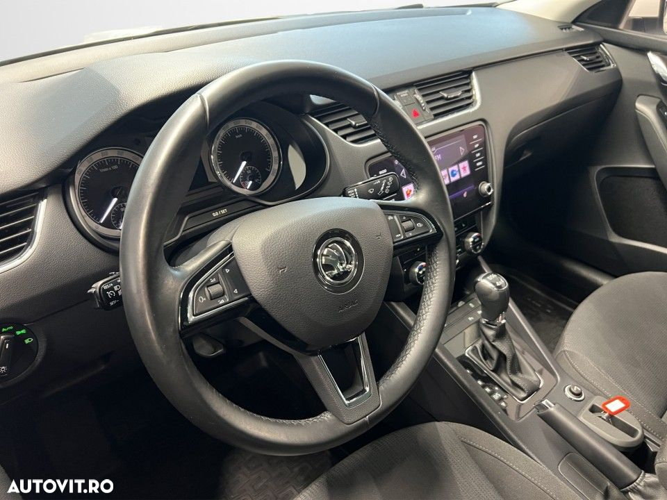 Skoda Octavia Combi Diesel 2.0 TDI 4X4 DSG Style - 18