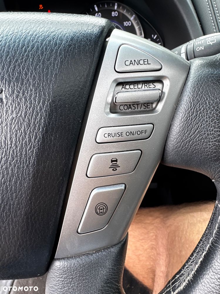 Infiniti QX80 - 26