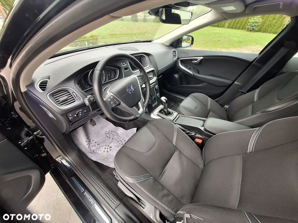 Volvo V40 D2 Momentum - 19