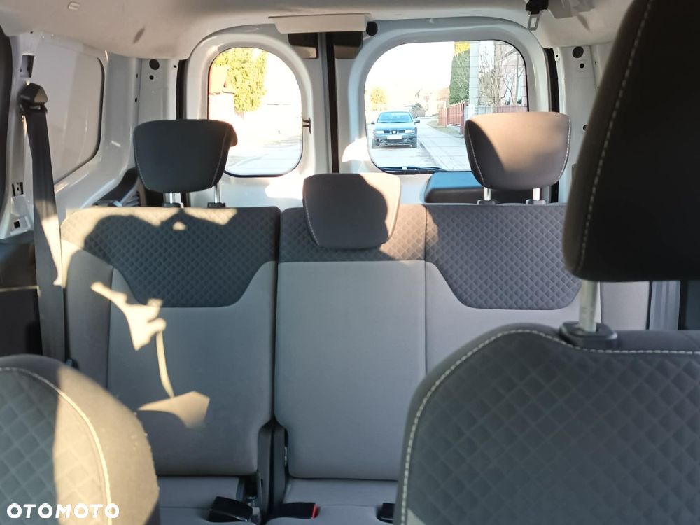 Ford Transit Courier - 14