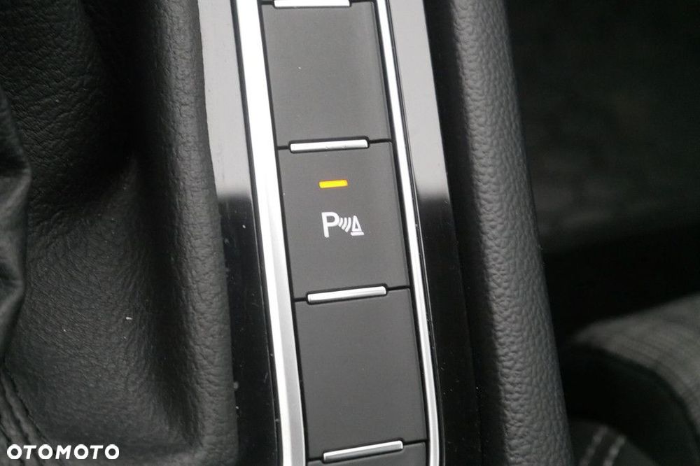 Volkswagen Passat 2.0 TSI Business DSG - 18