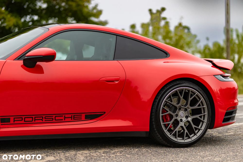 Porsche 911 Carrera 4S - 4