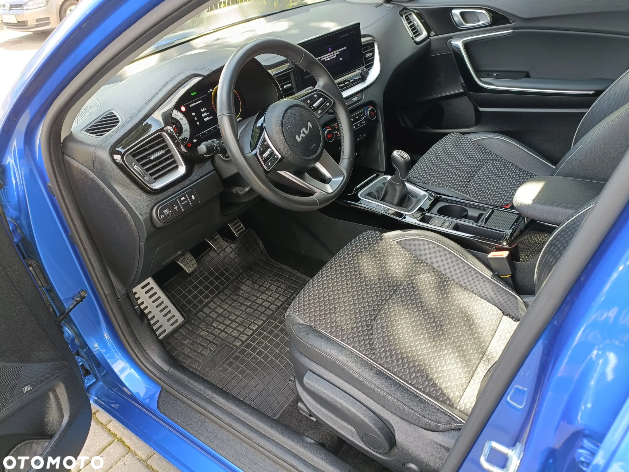 Kia Ceed - 12
