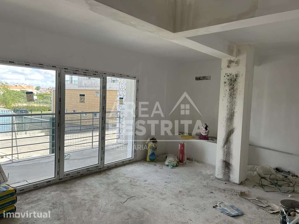 APARTAMENTO T1 NOVO COM PARQUEAMENTO, ARRECADAÇAO E TERRAÇO, CONDOM... - Grande imagem: 3/12