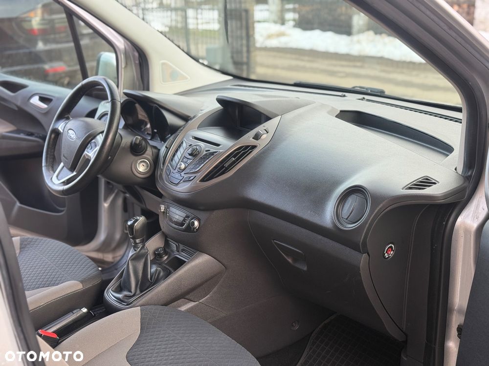 Ford Tourneo Courier 1.5 TDCi Titanium - 24