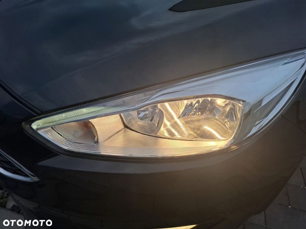 Ford Focus 1.5 TDCi SYNC Edition PowerShift - 17