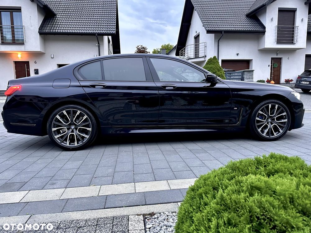 BMW Seria 7 740d xDrive mHEV - 12