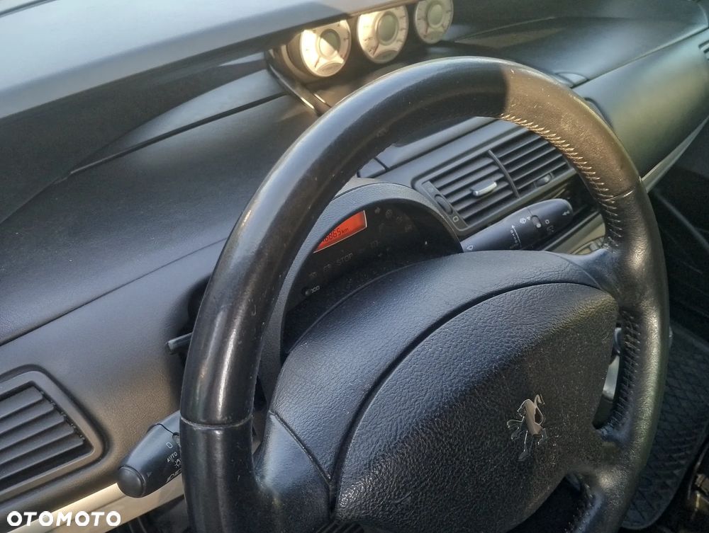 Peugeot 807 2.0 HDi Premium - 18