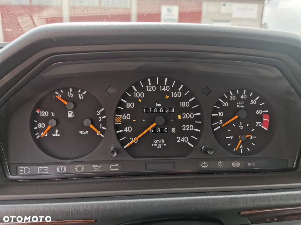 Mercedes-Benz Klasa E 220 - 13