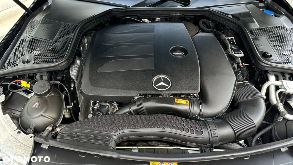 Mercedes-Benz Klasa C 300 9G-TRONIC AMG Line - 30