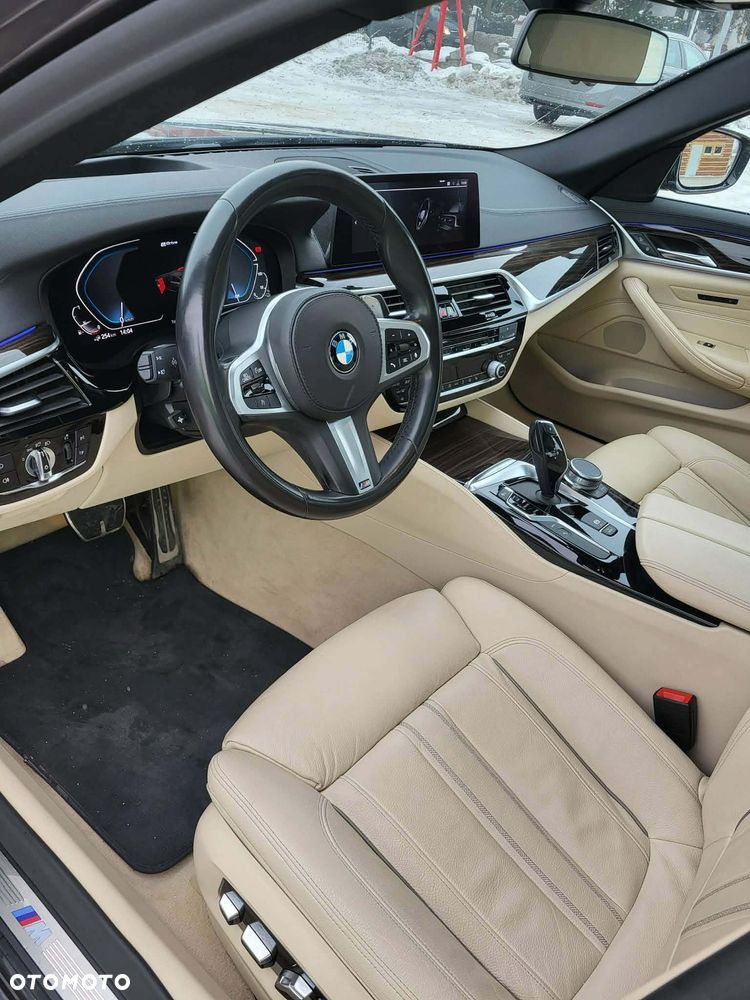 BMW Seria 5 530e iPerformance xDrive - 24