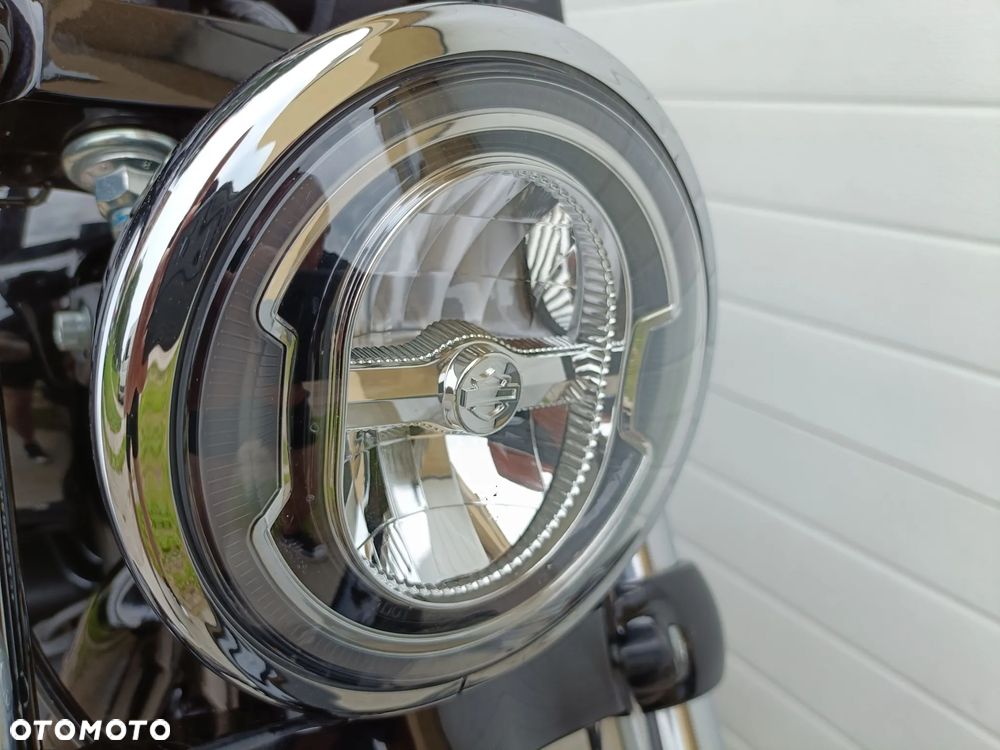 Harley-Davidson Softail Street Bob - 24
