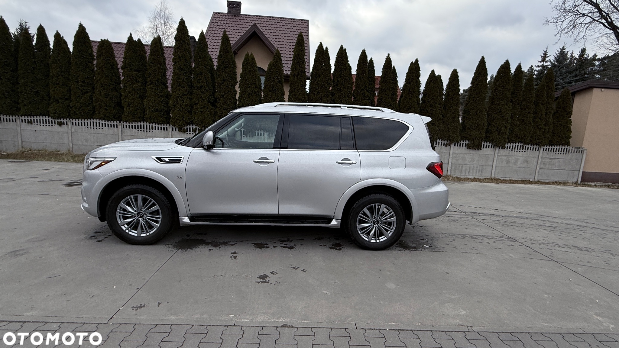 Infiniti QX80 - 7