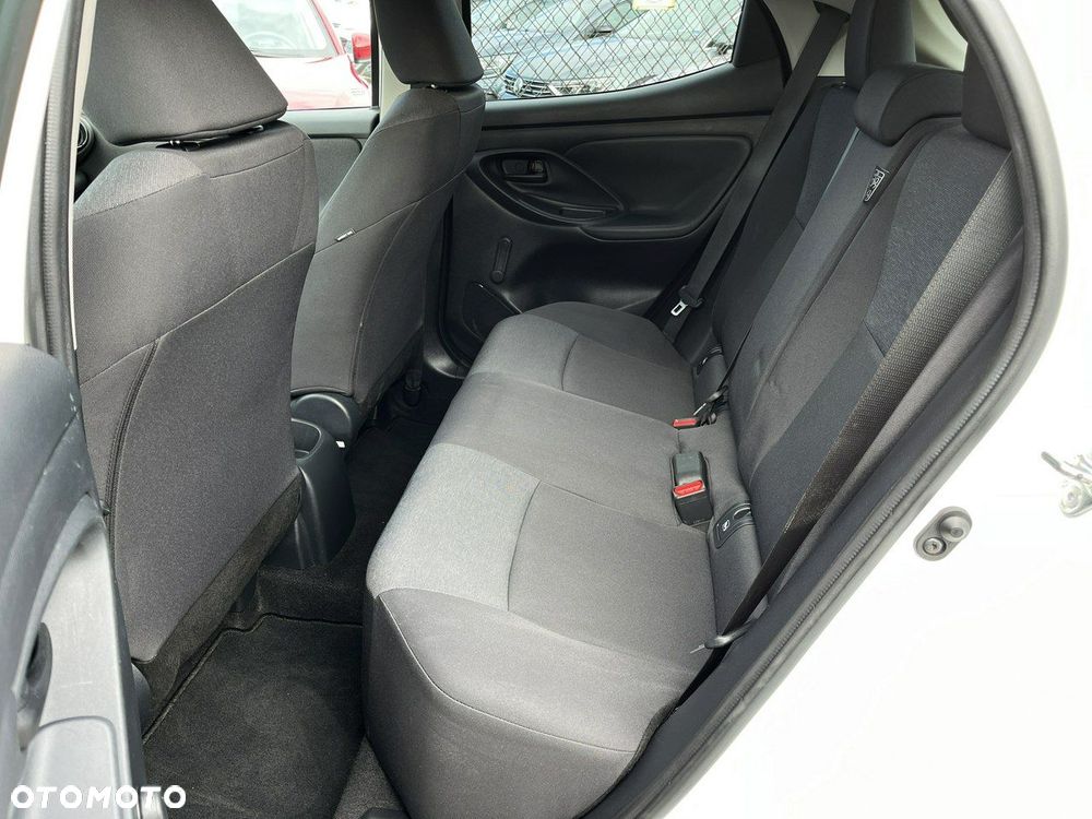 Toyota Yaris - 32
