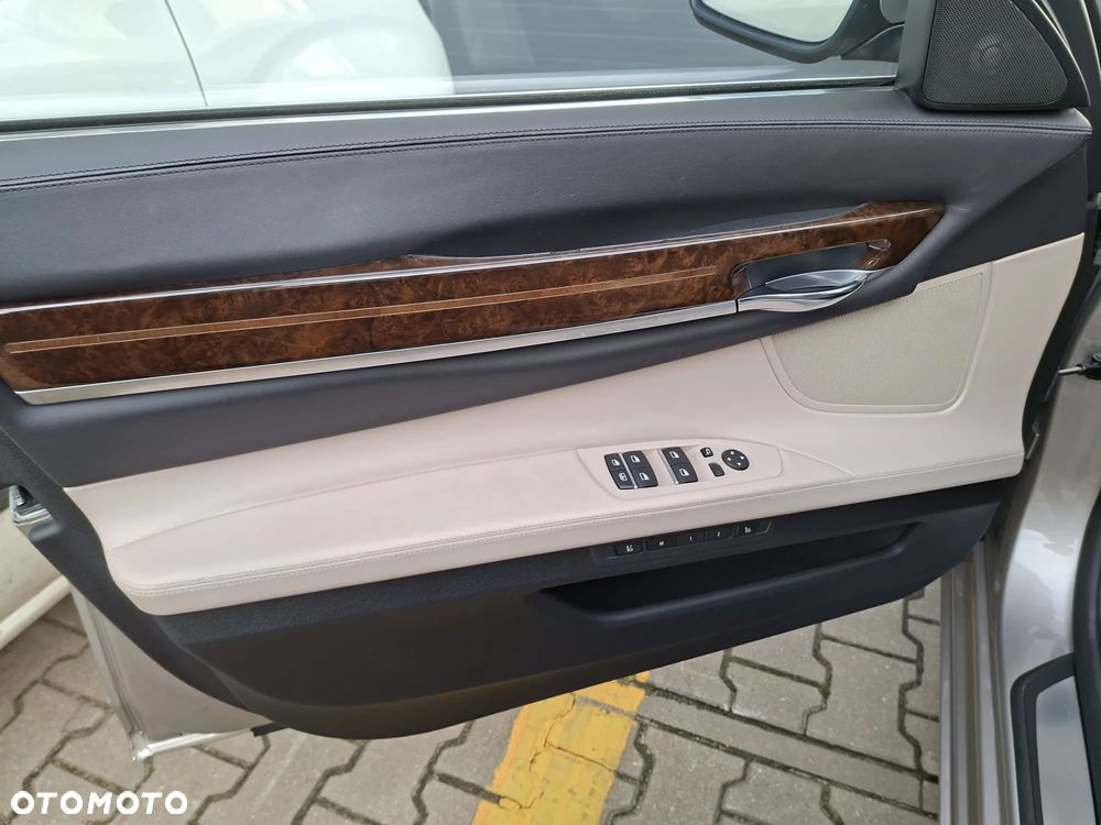 BMW Seria 7 760i L - 9