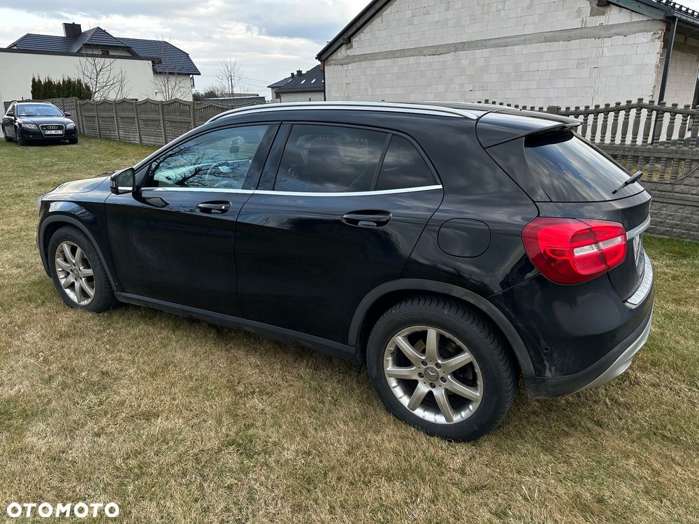 Mercedes-Benz GLA 220 d 4Matic 7G-DCT - 5