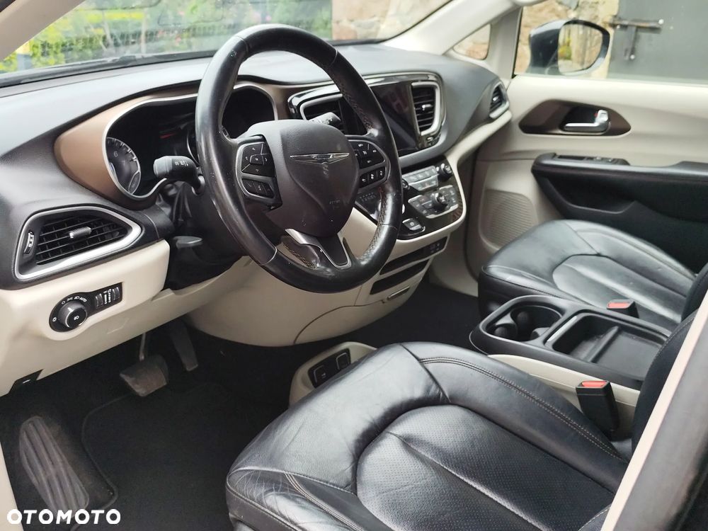 Chrysler Pacifica - 8