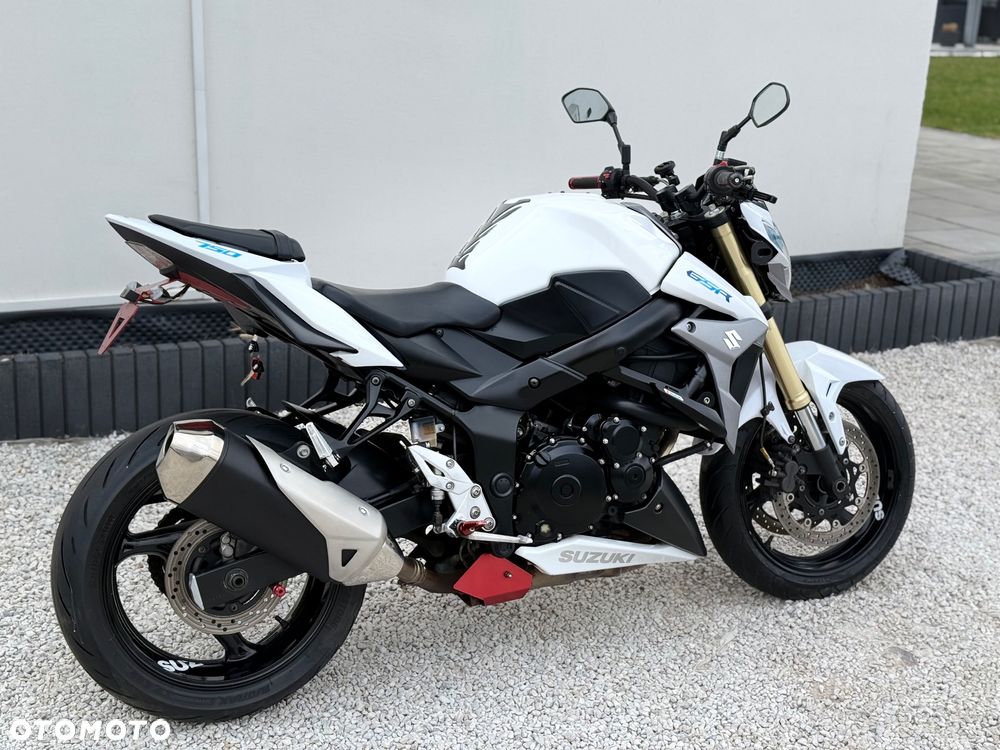 Suzuki GSR - 2