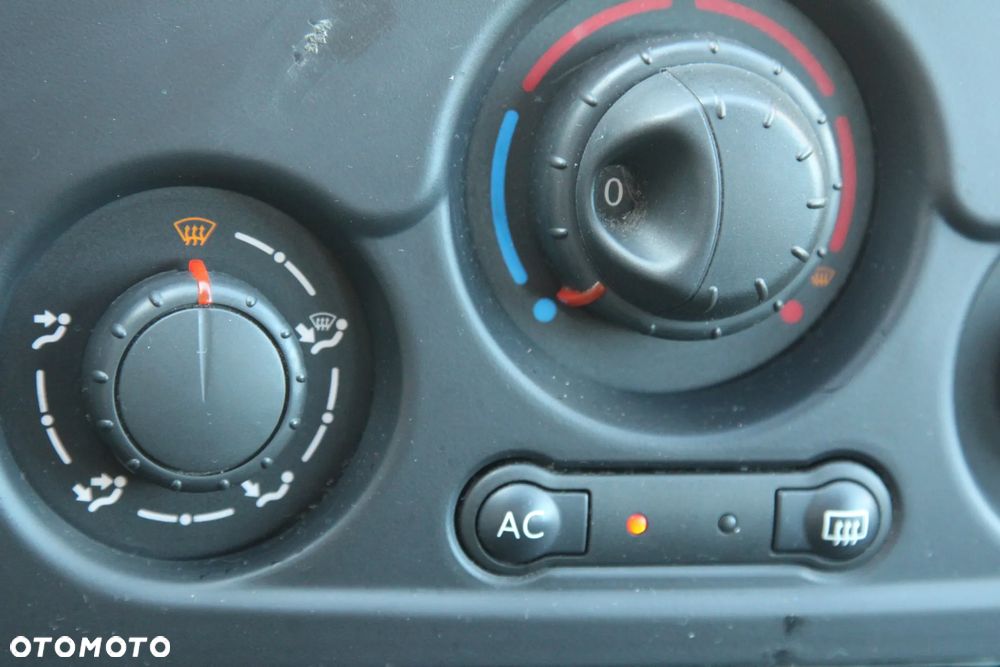 Renault Clio 1.2 16V 75 Yahoo - 21