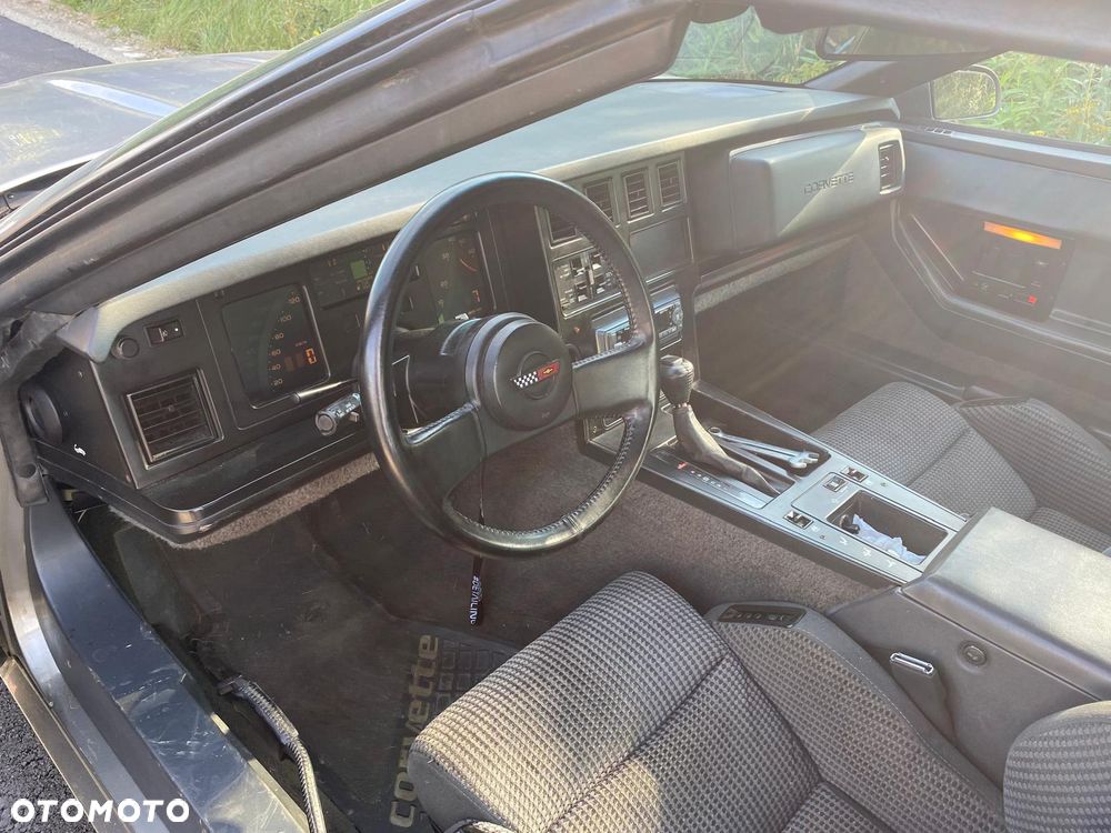 Chevrolet Corvette - 12