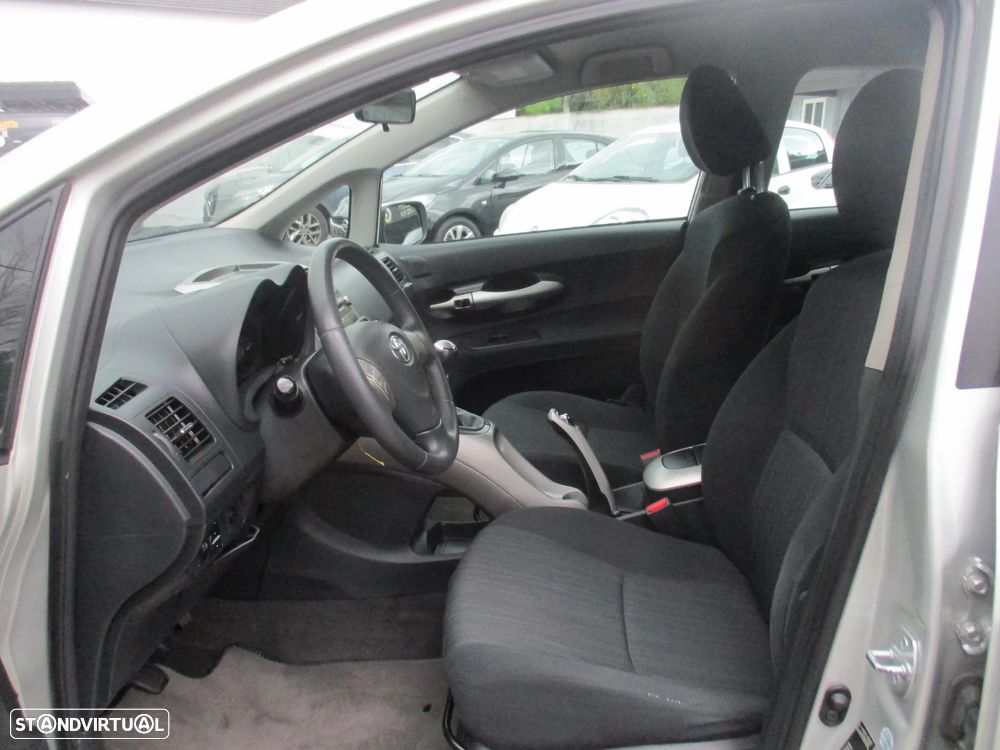 Toyota Auris 1.4 D-4D Luna - 19