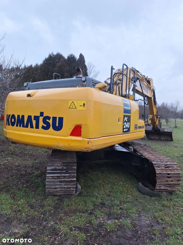 Komatsu PC240NLC-10 - 10