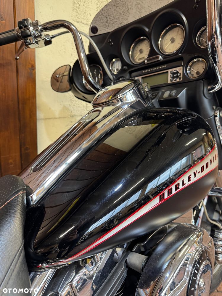 Harley-Davidson Touring Street Glide - 28