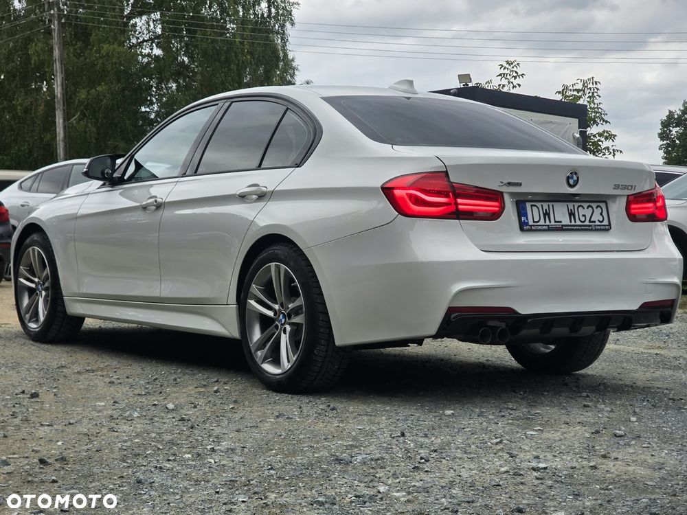 BMW Seria 3 330i - 29