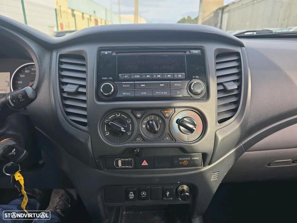 Mitsubishi L200 2.4 DI-D Club Invite 4WD c/IVA - 6