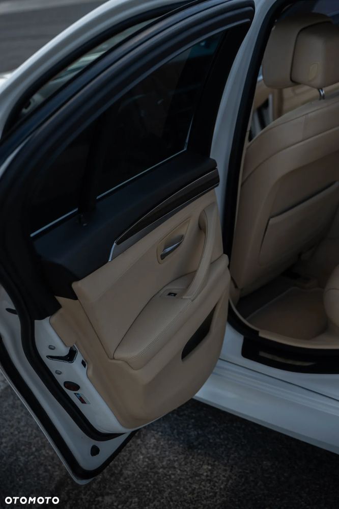BMW Seria 5 535i xDrive Sport-Aut - 22